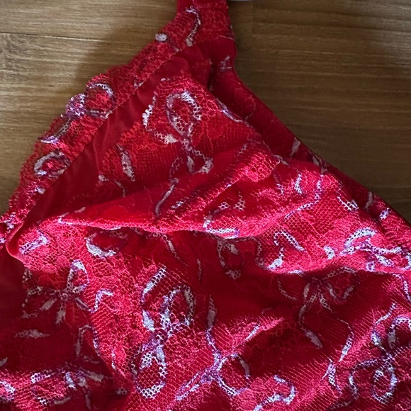 🆕 Victoria's Secret lipstick Bows Curvy Scarlet Lace Bralette - Picture 4 of 9
